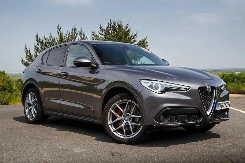 2021 Alfa Romeo Stelvio Cabin and Engine Air Filter Replacement