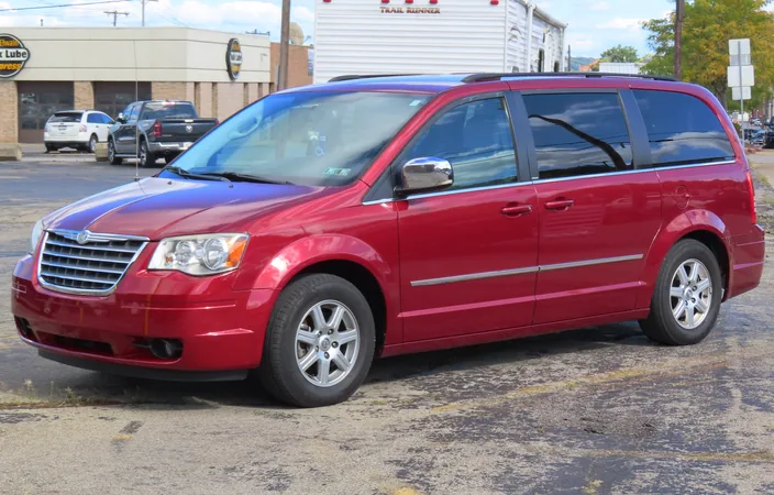2015 Chrysler Town & Country exterior