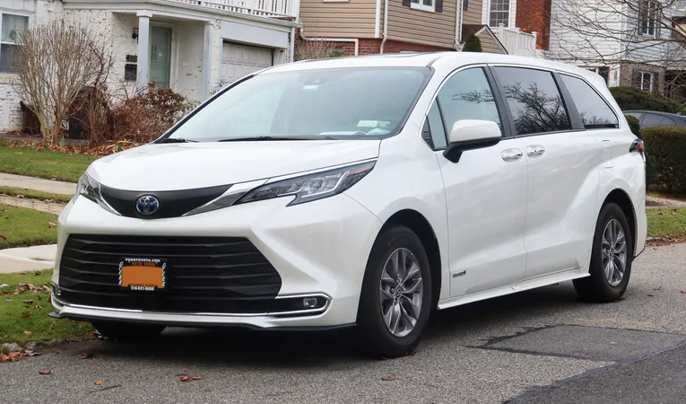 2010 Toyota Sienna exterior